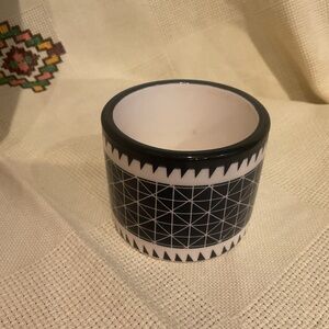 Geometric Black and White Ceramic Holder